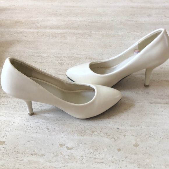 Extra Small WOMENs shoes. - Picture 4 of 4